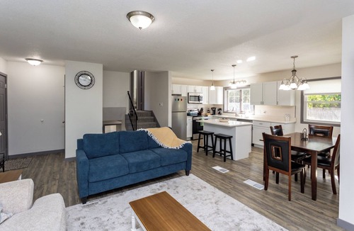 Ankeny House | Spacious 5-bedroom house with WiFi and AC in Ankeny Iowa.