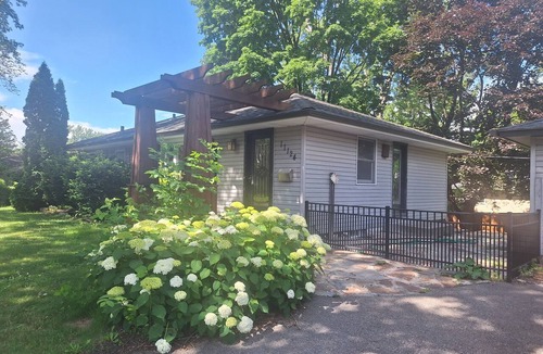 West Bloomington House | Spacious 5-bedroom house in Bloomington