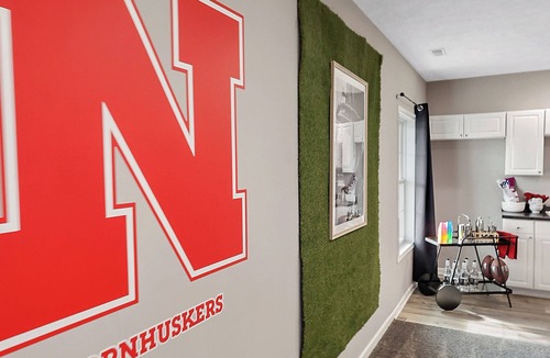 Lincoln House | Spacious 5BD - UNL 5mins - BBQ, Games & Backyard