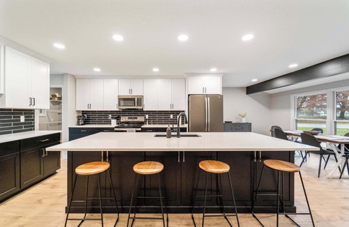 Ames House | Spacious 5BR Family Home in Ames Near ISU & Attractions
