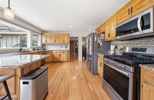 Bucyrus House | Spacious 5BR Home w Huge Basement + Yard