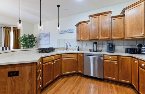 Johnston House | Spacious 5BR Retreat w/Beautiful Views,3 King 2 Full 1 Queen bed, AC in Johnston