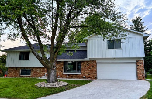 Ames House | Spacious 6-bed 3-bath retreat next to park—ideal for family & group getaways