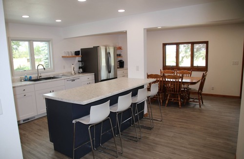 Chamberlain House | Spacious 6-bedroom farmhouse in lovely Chamberlain