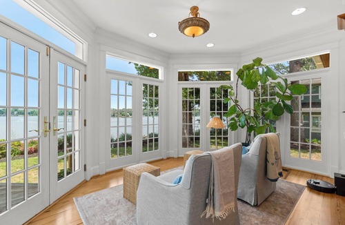 Edgewater House | Spacious 6-Bedroom Waterfront Retreat
