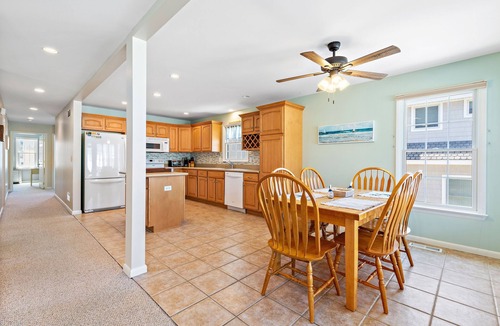 North Beach Haven House | Spacious 6br Oceanside Home in great location, quick walk to all in Beach Haven