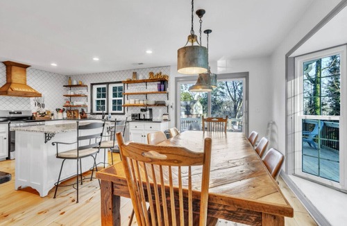 Taylors House | Spacious 6BR/10Bed~Pet & Family Friendly + HOT TUB