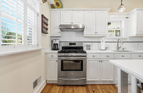 Wall House | Spacious 9-bedroom house in perfect Asbury Park two blocks from the beach