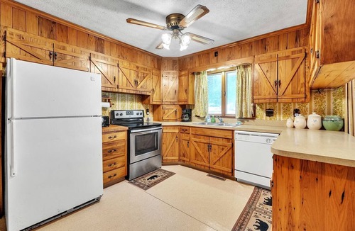 Cabins Cabin | Spacious Adventure Lodge with Firepit Near Timberline Mountain, West Virginia