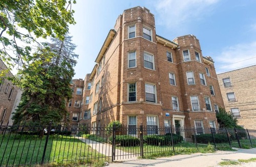 Ravenswood House | Spacious and Inviting 2BR in Lovely Lincoln Square