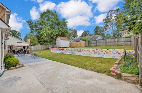 Fayetteville House | Spacious and modern 4-bedroom house with central AC