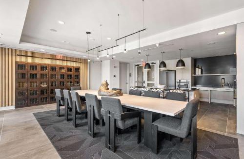 Crystal City Apartment | Spacious Apt W Gym in Building