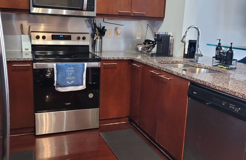 Loring Heights Apartment | Spacious Atlantic Station Lof5. 15 min from the Battery! w/city views