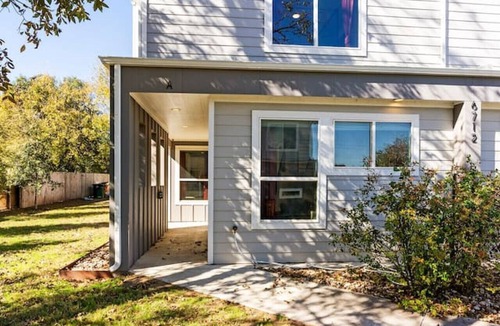 University Hills and Windsor Park House | Spacious Austin Home Base| Sleeps 12+ | Near DT