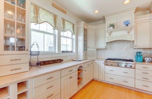 Avalon House | Spacious Avalon Beach House - 2 Blocks to Water!