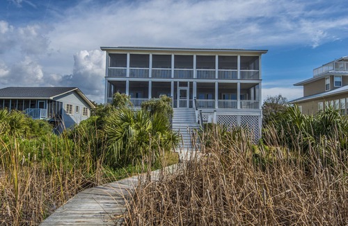 Edisto Island House | Spacious Beachfront Home on St. Helena Sound; 2 Screened Porches; Sundeck w/Sunset Views