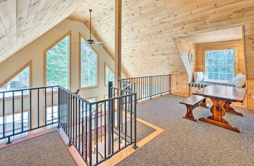 Pittsburg Cabin | Spacious Cabin w/ Deck & Grill, Walk to Lake!