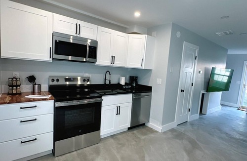 Carrboro House | Spacious & Charming ★ UNC Home ★ Monthly Townhome ★ Pet Friendly
