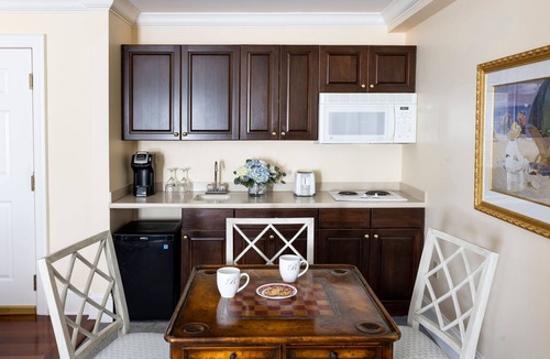 Country Club Estates Apartment | Spacious Club Suite | Fireplace & Kitchenette