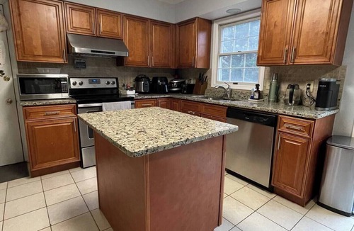 Scaggsville House | Spacious Colonial Home @ Windsor Manor Rockville