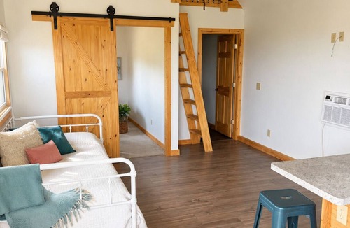 Lake Andes Cottage | Spacious Cottage 4 with Loft, Full Kitchen & Stunning Views