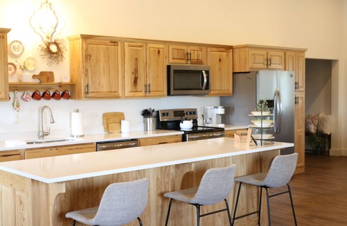 Excello House | Spacious Country Stay for Weekend Gatherings