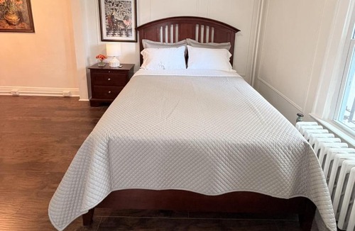 The Waterfront Apartment | Spacious cozy Jersey City Home Easy NYC Access