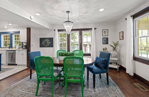 Columbia House | Spacious & Cozy near Downtown ~ HotTub ~ Game Room