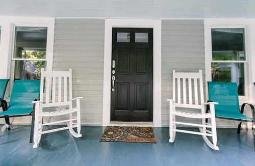 Chapel Hill House | Spacious downtown apt B next to Franklin st.