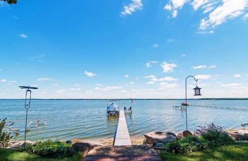 Lake Koshkonong House | Spacious Edgerton Home w/Private Beach & Views!