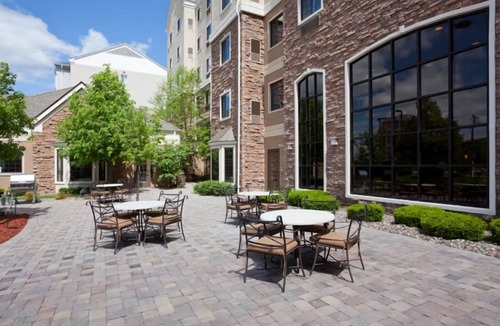 West Bloomington House | Spacious Extended Stay in Bloomington – Great for Families, Business & Shopping