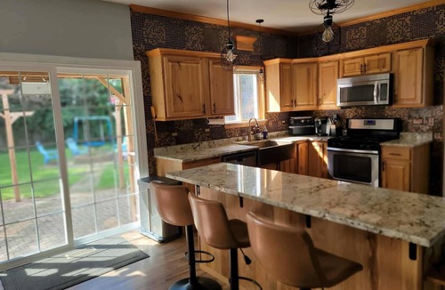 Lake in the Hills House | Spacious Family & Pet-Friendly Getaway in Lake in the Hills