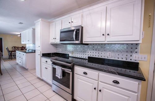 Albertville House | Spacious Family Home | 5min to Downtown + Sand Mtn Park | Sleeps 10