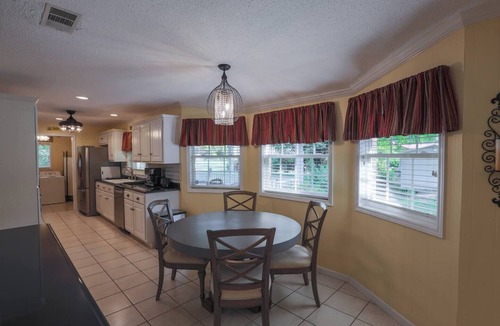 Albertville House | Spacious Family Home | 5min to Downtown + Sand Mtn Park | Sleeps 10