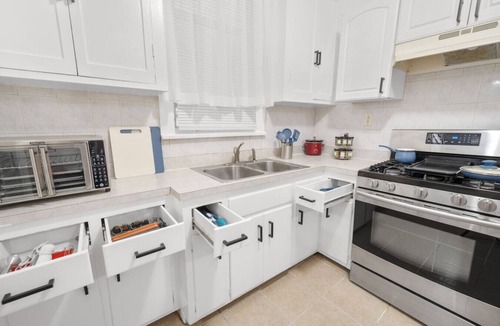 Constable Hook House | Spacious, Family-Ready Stay Minutes from Manhattan