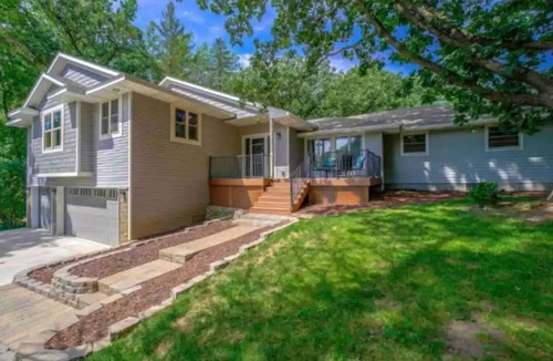 Lake Elmo House | Spacious Forest Retreat Near Stillwater – Sleeps 11 – Skiing & Game Room