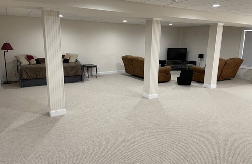 Cornerstone House | Spacious Guest Suite near LU and Airport
