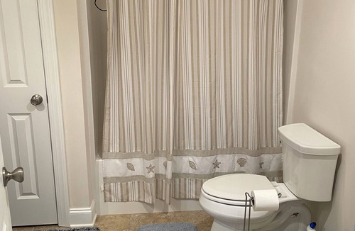 Cornerstone House | Spacious Guest Suite near LU and Airport
