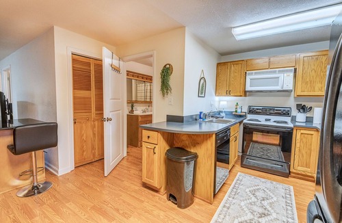 Butler House | Spacious Hideaway w/hot tub and creek- 1 mile from beautiful Watauga Lake