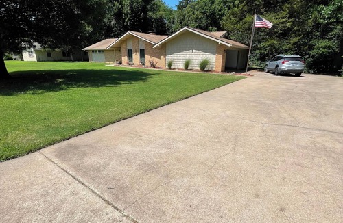 Ponca City House | Spacious Home close to the Marland Mansion and Pioneer Woman statue.