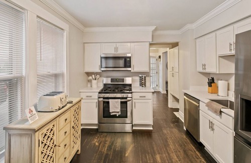 Libertyville House | Spacious Home in DT Libertyville Near Naval Base