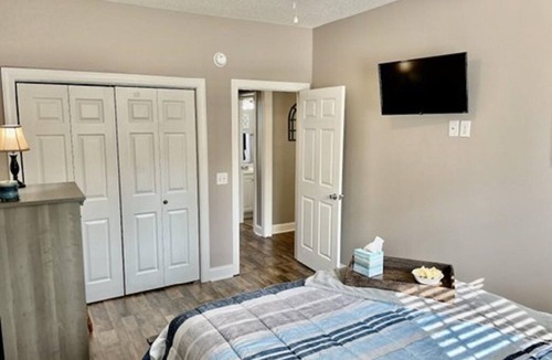 Hartsville House | Spacious Home in Peaceful Neighborhood. Close to Downtown.