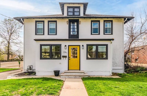 Red Bank House | Spacious home in Red Bank; great for groups. 15 mins to Sandy Hook or Sea Bright