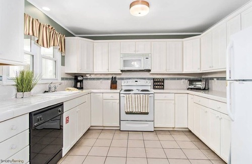 Stone Harbor House | Spacious home on an over-sized lot close to the beach.