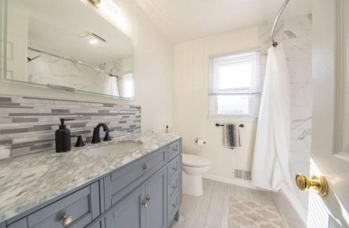 Somerset House | Spacious Home with Theater
