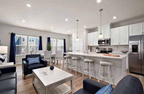 Bayside House | Spacious home with WIFI and amenities center just steps away from the bay.