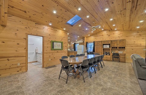 Partridge House | Spacious Kansas Retreat: On-Site Disc Golf!