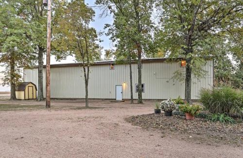 Partridge House | Spacious Kansas Retreat: On-Site Disc Golf!