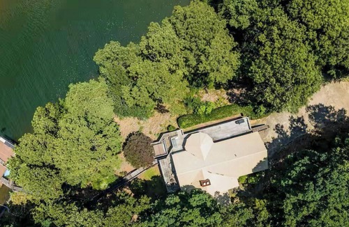 Dadeville House | Spacious Lakefront 5-bedroom house on Lake Martin WiFi, AC, boat dock,