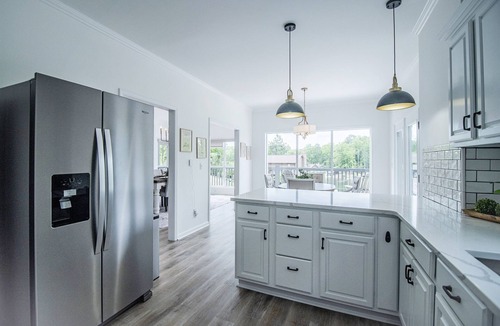 Alexander City House | Spacious Lakefront Escape – 6BR, 4.5BA, Big Yard, Calm Waters